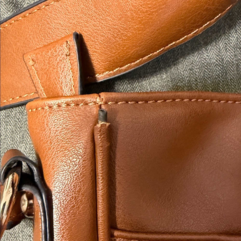 Classic Tan Shoulder Bag - Picture 8 of 8